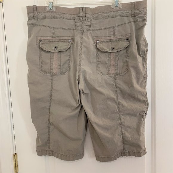 Classic Apparel Cargo Capri Pants Convertible Cropped Khaki Tan Size 16 - Picture 3 of 4